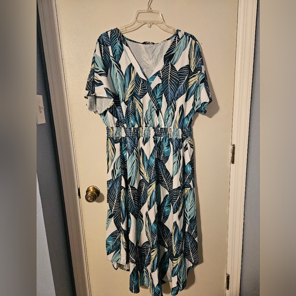 NWT Bloomchic leaf print dress
